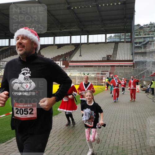 07.12.2025 - St. Pauli X-Mass-Run No. 15 Fabian Wolf http://msf.ph/oto/9397132 07.12.2025 10:43:14 Ziel 1053, 1301, 1616, 1814, 1936, 2052, 2053, 2724, 2726, 2761, 2762, 2802, 2901, 3381, 4621 meine-sportfotos.de