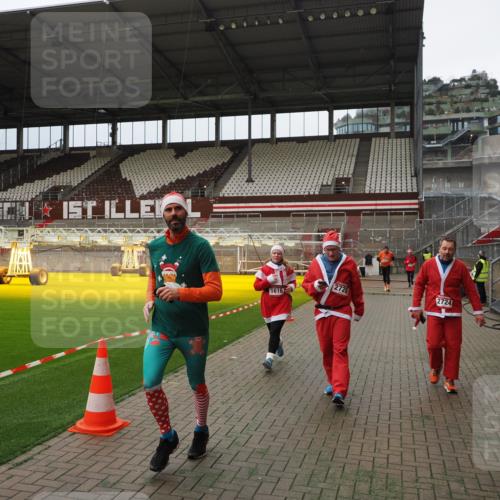 07.12.2025 - St. Pauli X-Mass-Run No. 15 Fabian Wolf http://msf.ph/oto/9397143 07.12.2025 10:43:18 Ziel 1053, 1301, 1616, 1814, 1936, 2052, 2053, 2724, 2726, 2761, 2762, 3022, 3038 meine-sportfotos.de