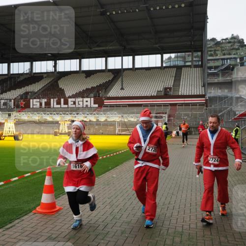 07.12.2025 - St. Pauli X-Mass-Run No. 15 Fabian Wolf http://msf.ph/oto/9397147 07.12.2025 10:43:19 Ziel 1053, 1301, 1616, 1814, 1936, 2052, 2053, 2724, 2726, 2761, 2762, 3022, 3038 meine-sportfotos.de
