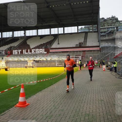 07.12.2025 - St. Pauli X-Mass-Run No. 15 Fabian Wolf http://msf.ph/oto/9397157 07.12.2025 10:43:23 Ziel 1053, 1616, 1814, 1936, 2052, 2053, 2724, 2726, 2761, 2762, 3022, 3038 meine-sportfotos.de