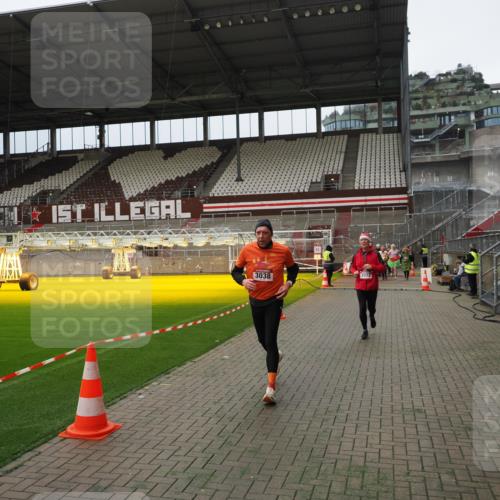 07.12.2025 - St. Pauli X-Mass-Run No. 15 Fabian Wolf http://msf.ph/oto/9397159 07.12.2025 10:43:24 Ziel 1053, 1616, 1814, 1936, 2052, 2053, 2724, 2726, 2761, 2762, 3022, 3038, 3226, 3237 meine-sportfotos.de