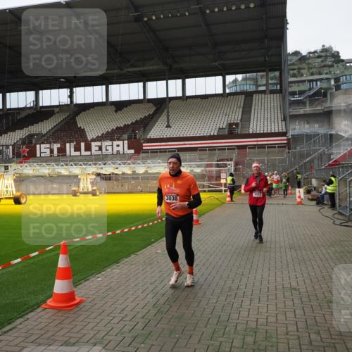 07.12.2025 - St. Pauli X-Mass-Run No. 15 Fabian Wolf http://msf.ph/oto/9397160 07.12.2025 10:43:24 Ziel 1053, 1616, 1814, 1936, 2052, 2053, 2724, 2726, 2761, 2762, 3022, 3038, 3226, 3237 meine-sportfotos.de