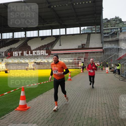 07.12.2025 - St. Pauli X-Mass-Run No. 15 Fabian Wolf http://msf.ph/oto/9397161 07.12.2025 10:43:24 Ziel 1053, 1616, 1814, 1936, 2052, 2053, 2724, 2726, 2761, 2762, 3022, 3038, 3226, 3237 meine-sportfotos.de