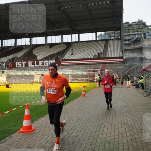 07.12.2025 - St. Pauli X-Mass-Run No. 15 Fabian Wolf http://msf.ph/oto/9397163 07.12.2025 10:43:25 Ziel 559, 1053, 1616, 1814, 1936, 2459, 2724, 2726, 2761, 2762, 3022, 3038, 3226, 3237 meine-sportfotos.de