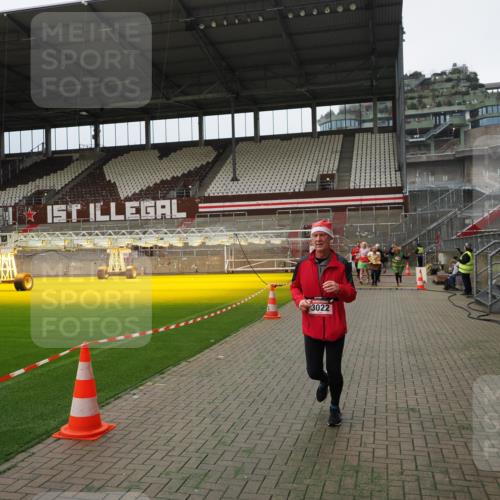 07.12.2025 - St. Pauli X-Mass-Run No. 15 Fabian Wolf http://msf.ph/oto/9397166 07.12.2025 10:43:26 Ziel 559, 1053, 1616, 2459, 2724, 2726, 2761, 2762, 3022, 3038, 3226, 3237, 4104 meine-sportfotos.de
