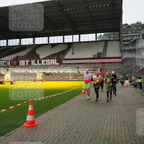 07.12.2025 - St. Pauli X-Mass-Run No. 15 Fabian Wolf http://msf.ph/oto/9397168 07.12.2025 10:43:31 Ziel 74, 559, 1053, 1616, 2459, 2487, 2647, 3022, 3038, 3226, 3237, 4104 meine-sportfotos.de