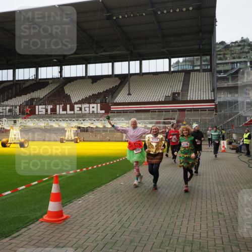 07.12.2025 - St. Pauli X-Mass-Run No. 15 Fabian Wolf http://msf.ph/oto/9397172 07.12.2025 10:43:31 Ziel 74, 559, 1053, 1616, 2459, 2487, 2647, 3022, 3038, 3226, 3237, 4104 meine-sportfotos.de