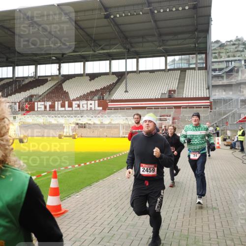 07.12.2025 - St. Pauli X-Mass-Run No. 15 Fabian Wolf http://msf.ph/oto/9397184 07.12.2025 10:43:34 Ziel 74, 84, 559, 706, 2459, 2487, 2647, 3022, 3038, 3226, 3237, 4104 meine-sportfotos.de