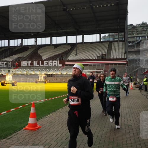 07.12.2025 - St. Pauli X-Mass-Run No. 15 Fabian Wolf http://msf.ph/oto/9397185 07.12.2025 10:43:34 Ziel 74, 84, 559, 706, 2459, 2487, 2647, 3022, 3038, 3226, 3237, 4104 meine-sportfotos.de