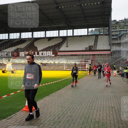 07.12.2025 - St. Pauli X-Mass-Run No. 15 Fabian Wolf http://msf.ph/oto/9397201 07.12.2025 10:43:39 Ziel 74, 84, 559, 706, 1913, 2459, 2487, 2647, 2767, 3100, 3226, 3237, 4095, 4096, 4104 meine-sportfotos.de