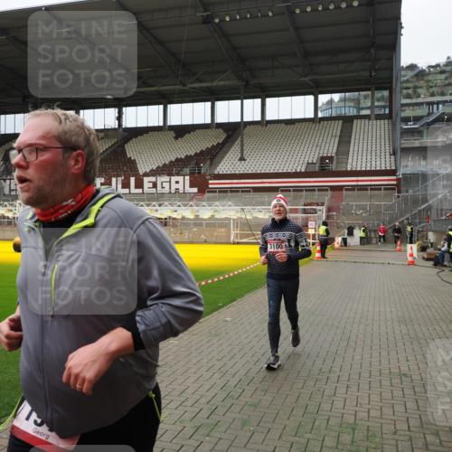07.12.2025 - St. Pauli X-Mass-Run No. 15 Fabian Wolf http://msf.ph/oto/9397225 07.12.2025 10:43:46 Ziel 74, 84, 706, 1913, 2487, 2647, 2767, 3100, 4095, 4096, 4104 meine-sportfotos.de