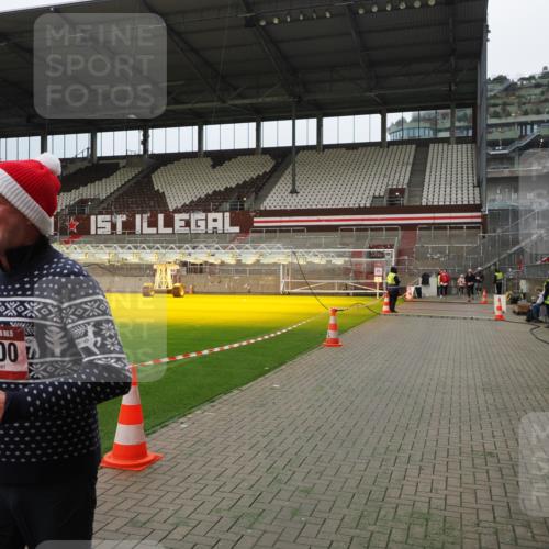 07.12.2025 - St. Pauli X-Mass-Run No. 15 Fabian Wolf http://msf.ph/oto/9397232 07.12.2025 10:43:47 Ziel 74, 84, 706, 1913, 2487, 2647, 2767, 3100, 4095, 4096 meine-sportfotos.de