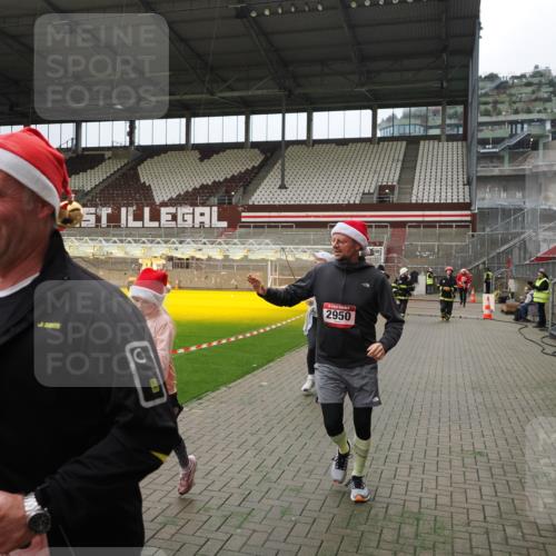 07.12.2025 - St. Pauli X-Mass-Run No. 15 Fabian Wolf http://msf.ph/oto/9397240 07.12.2025 10:43:59 Ziel 32, 179, 1651, 2499, 2950, 2955, 3100, 4254, 4255 meine-sportfotos.de