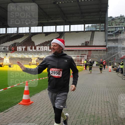 07.12.2025 - St. Pauli X-Mass-Run No. 15 Fabian Wolf http://msf.ph/oto/9397243 07.12.2025 10:44:00 Ziel 32, 179, 1651, 2499, 2950, 2955, 4254, 4255 meine-sportfotos.de