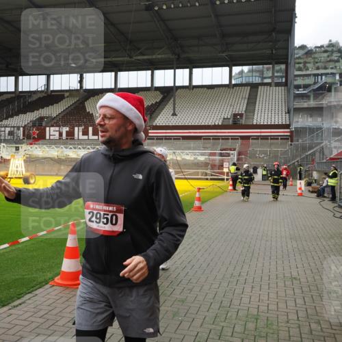 07.12.2025 - St. Pauli X-Mass-Run No. 15 Fabian Wolf http://msf.ph/oto/9397244 07.12.2025 10:44:00 Ziel 32, 179, 1651, 2499, 2950, 2955, 4254, 4255 meine-sportfotos.de