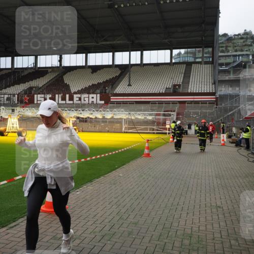 07.12.2025 - St. Pauli X-Mass-Run No. 15 Fabian Wolf http://msf.ph/oto/9397248 07.12.2025 10:44:01 Ziel 32, 179, 1651, 2499, 2950, 2955, 4254, 4255 meine-sportfotos.de