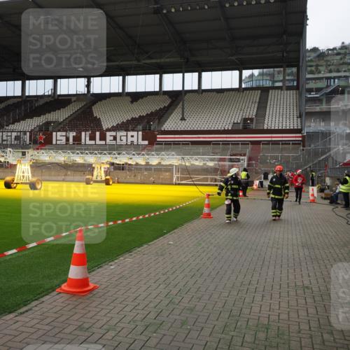 07.12.2025 - St. Pauli X-Mass-Run No. 15 Fabian Wolf http://msf.ph/oto/9397255 07.12.2025 10:44:02 Ziel 32, 179, 1651, 2499, 2950, 2955, 4254, 4255 meine-sportfotos.de