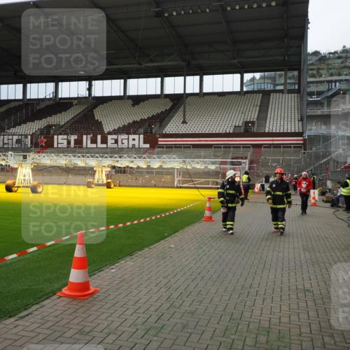 07.12.2025 - St. Pauli X-Mass-Run No. 15 Fabian Wolf http://msf.ph/oto/9397259 07.12.2025 10:44:04 Ziel 32, 179, 1651, 2499, 2950, 2955, 3012, 4254, 4255 meine-sportfotos.de