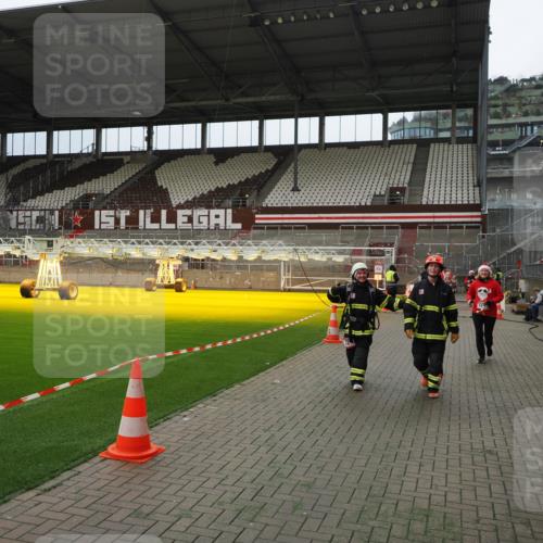 07.12.2025 - St. Pauli X-Mass-Run No. 15 Fabian Wolf http://msf.ph/oto/9397265 07.12.2025 10:44:06 Ziel 32, 179, 1651, 2499, 2950, 2955, 3012, 4254, 4255 meine-sportfotos.de