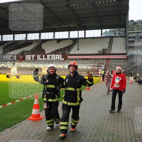 07.12.2025 - St. Pauli X-Mass-Run No. 15 Fabian Wolf http://msf.ph/oto/9397282 07.12.2025 10:44:09 Ziel 32, 179, 1651, 1947, 1948, 2499, 2950, 2955, 3012, 4254, 4255 meine-sportfotos.de