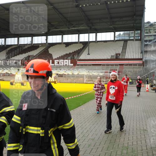 07.12.2025 - St. Pauli X-Mass-Run No. 15 Fabian Wolf http://msf.ph/oto/9397290 07.12.2025 10:44:11 Ziel 32, 179, 1651, 1947, 1948, 2499, 2950, 2955, 3012 meine-sportfotos.de