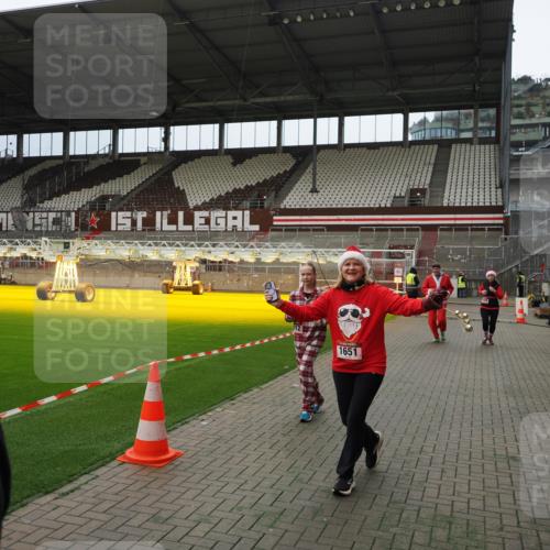 07.12.2025 - St. Pauli X-Mass-Run No. 15 Fabian Wolf http://msf.ph/oto/9397293 07.12.2025 10:44:12 Ziel 32, 179, 1651, 1947, 1948, 2499, 3012 meine-sportfotos.de