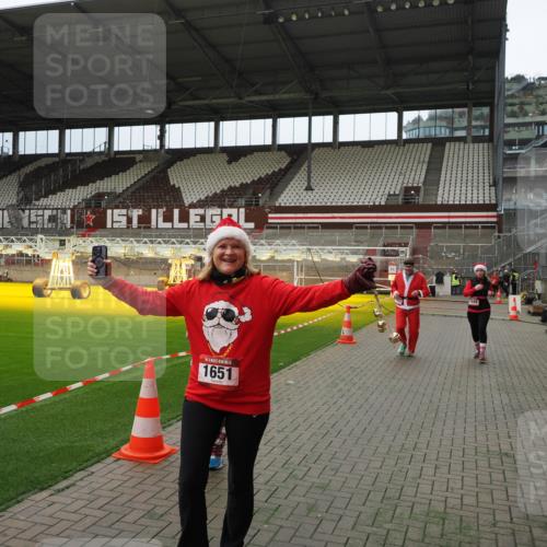 07.12.2025 - St. Pauli X-Mass-Run No. 15 Fabian Wolf http://msf.ph/oto/9397299 07.12.2025 10:44:13 Ziel 32, 179, 1651, 1947, 1948, 2499, 3012 meine-sportfotos.de