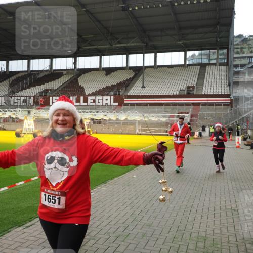 07.12.2025 - St. Pauli X-Mass-Run No. 15 Fabian Wolf http://msf.ph/oto/9397302 07.12.2025 10:44:13 Ziel 32, 179, 1651, 1947, 1948, 2499, 3012 meine-sportfotos.de