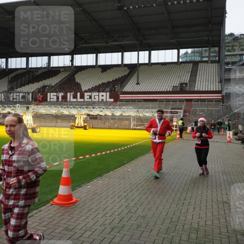 07.12.2025 - St. Pauli X-Mass-Run No. 15 Fabian Wolf http://msf.ph/oto/9397306 07.12.2025 10:44:14 Ziel 32, 179, 1651, 1947, 1948, 3012 meine-sportfotos.de