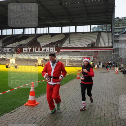 07.12.2025 - St. Pauli X-Mass-Run No. 15 Fabian Wolf http://msf.ph/oto/9397310 07.12.2025 10:44:16 Ziel 32, 179, 1089, 1651, 1947, 1948, 3012 meine-sportfotos.de