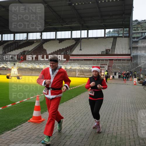 07.12.2025 - St. Pauli X-Mass-Run No. 15 Fabian Wolf http://msf.ph/oto/9397311 07.12.2025 10:44:16 Ziel 32, 179, 1089, 1651, 1947, 1948, 3012 meine-sportfotos.de