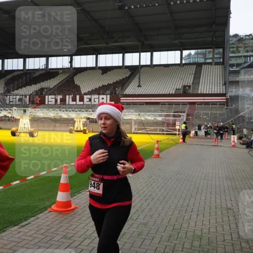 07.12.2025 - St. Pauli X-Mass-Run No. 15 Fabian Wolf http://msf.ph/oto/9397315 07.12.2025 10:44:17 Ziel 179, 1089, 1651, 1947, 1948, 2357, 2359, 3012 meine-sportfotos.de