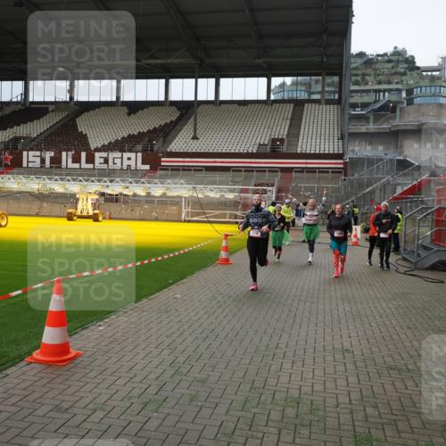07.12.2025 - St. Pauli X-Mass-Run No. 15 Fabian Wolf http://msf.ph/oto/9397322 07.12.2025 10:44:23 Ziel 220, 571, 1051, 1059, 1060, 1089, 1421, 1947, 1948, 2357, 2359, 3012 meine-sportfotos.de
