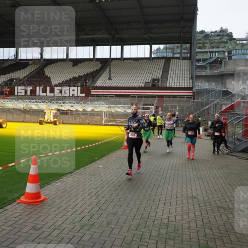 07.12.2025 - St. Pauli X-Mass-Run No. 15 Fabian Wolf http://msf.ph/oto/9397324 07.12.2025 10:44:23 Ziel 220, 571, 1051, 1059, 1060, 1089, 1421, 1947, 1948, 2357, 2359, 3012 meine-sportfotos.de