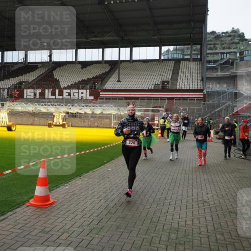 07.12.2025 - St. Pauli X-Mass-Run No. 15 Fabian Wolf http://msf.ph/oto/9397326 07.12.2025 10:44:24 Ziel 220, 571, 1051, 1059, 1060, 1089, 1421, 1947, 1948, 2357, 2359 meine-sportfotos.de