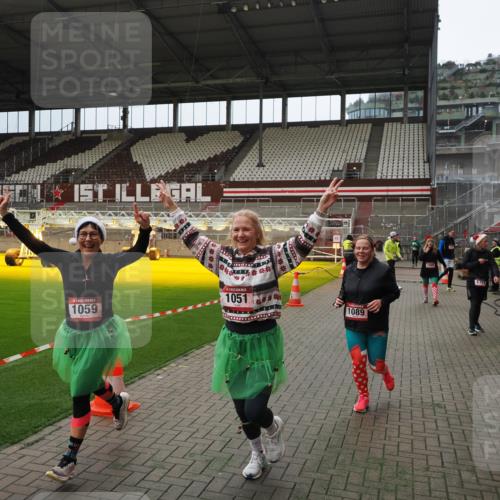 07.12.2025 - St. Pauli X-Mass-Run No. 15 Fabian Wolf http://msf.ph/oto/9397336 07.12.2025 10:44:26 Ziel 220, 571, 1051, 1059, 1060, 1089, 1421, 1947, 1948, 2357, 2359 meine-sportfotos.de