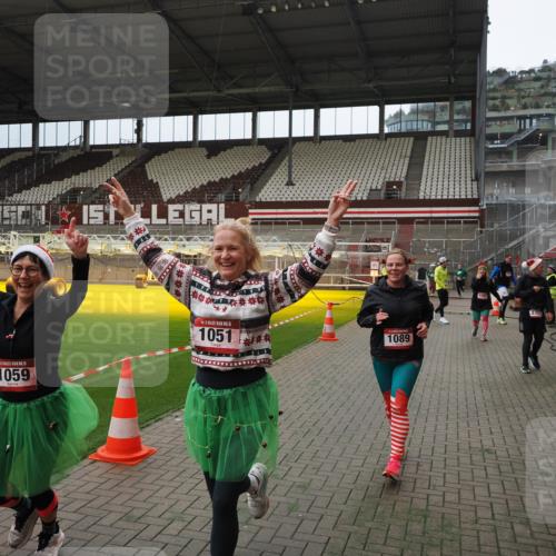 07.12.2025 - St. Pauli X-Mass-Run No. 15 Fabian Wolf http://msf.ph/oto/9397337 07.12.2025 10:44:26 Ziel 220, 571, 1051, 1059, 1060, 1089, 1421, 1947, 1948, 2357, 2359 meine-sportfotos.de