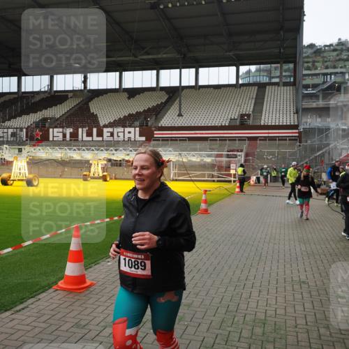 07.12.2025 - St. Pauli X-Mass-Run No. 15 Fabian Wolf http://msf.ph/oto/9397342 07.12.2025 10:44:27 Ziel 220, 571, 1051, 1059, 1060, 1089, 1421, 1947, 1948, 2357, 2359 meine-sportfotos.de