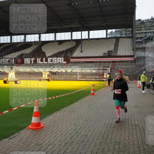 07.12.2025 - St. Pauli X-Mass-Run No. 15 Fabian Wolf http://msf.ph/oto/9397344 07.12.2025 10:44:30 Ziel 220, 571, 1051, 1059, 1060, 1089, 1421, 2321, 2325, 2357, 2359 meine-sportfotos.de