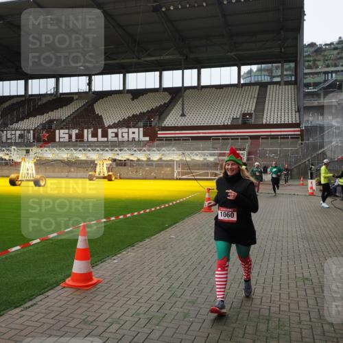 07.12.2025 - St. Pauli X-Mass-Run No. 15 Fabian Wolf http://msf.ph/oto/9397347 07.12.2025 10:44:30 Ziel 220, 571, 1051, 1059, 1060, 1089, 1421, 2321, 2325, 2357, 2359 meine-sportfotos.de