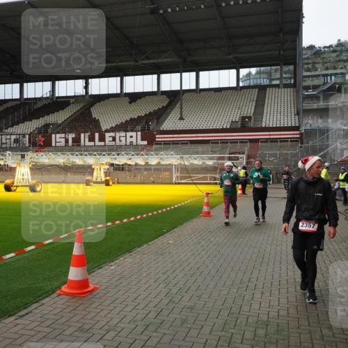 07.12.2025 - St. Pauli X-Mass-Run No. 15 Fabian Wolf http://msf.ph/oto/9397352 07.12.2025 10:44:33 Ziel 220, 571, 1051, 1059, 1060, 1089, 1421, 2321, 2325, 2357, 2359, 3132 meine-sportfotos.de
