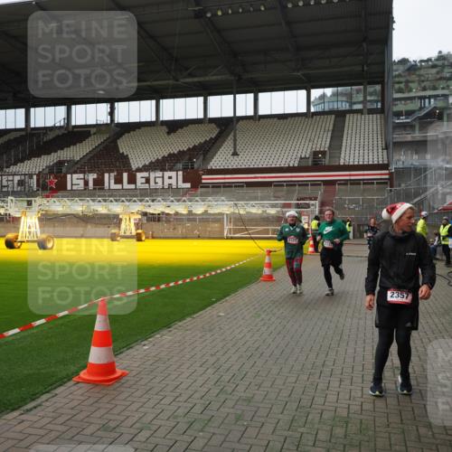 07.12.2025 - St. Pauli X-Mass-Run No. 15 Fabian Wolf http://msf.ph/oto/9397353 07.12.2025 10:44:33 Ziel 220, 571, 1051, 1059, 1060, 1089, 1421, 2321, 2325, 2357, 2359, 3132 meine-sportfotos.de