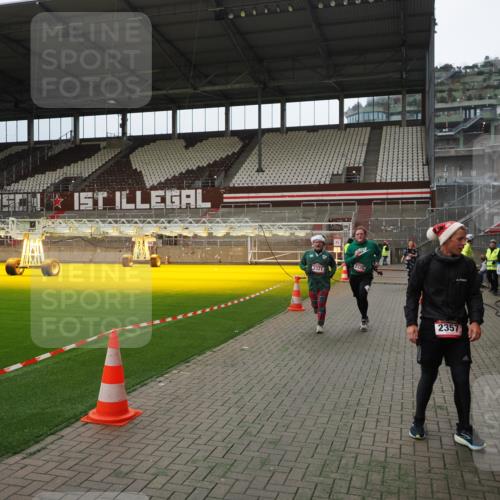07.12.2025 - St. Pauli X-Mass-Run No. 15 Fabian Wolf http://msf.ph/oto/9397354 07.12.2025 10:44:34 Ziel 220, 571, 1051, 1059, 1060, 1089, 1421, 2321, 2325, 2357, 2359, 3132 meine-sportfotos.de