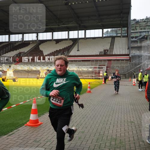 07.12.2025 - St. Pauli X-Mass-Run No. 15 Fabian Wolf http://msf.ph/oto/9397364 07.12.2025 10:44:36 Ziel 220, 571, 1051, 1059, 1060, 1421, 2321, 2325, 2357, 2359, 3132 meine-sportfotos.de