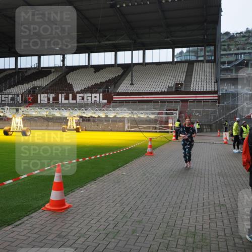 07.12.2025 - St. Pauli X-Mass-Run No. 15 Fabian Wolf http://msf.ph/oto/9397368 07.12.2025 10:44:37 Ziel 220, 571, 1051, 1059, 1060, 1421, 2321, 2325, 2357, 2359, 3132 meine-sportfotos.de