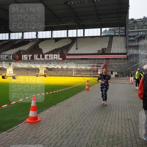 07.12.2025 - St. Pauli X-Mass-Run No. 15 Fabian Wolf http://msf.ph/oto/9397370 07.12.2025 10:44:38 Ziel 220, 571, 1051, 1059, 1060, 1421, 2321, 2325, 3132 meine-sportfotos.de