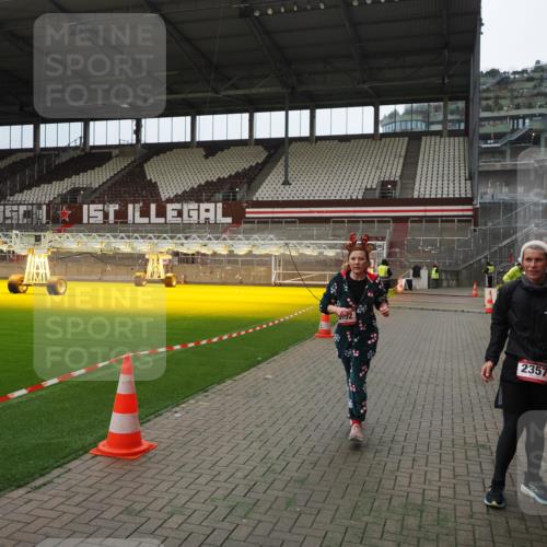 07.12.2025 - St. Pauli X-Mass-Run No. 15 Fabian Wolf http://msf.ph/oto/9397372 07.12.2025 10:44:39 Ziel 571, 1051, 1059, 1060, 1421, 2321, 2325, 3132 meine-sportfotos.de