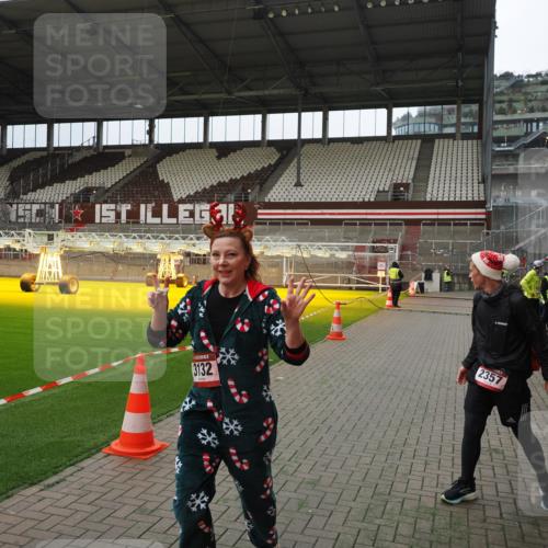 07.12.2025 - St. Pauli X-Mass-Run No. 15 Fabian Wolf http://msf.ph/oto/9397377 07.12.2025 10:44:40 Ziel 571, 1060, 1421, 2321, 2325, 3132 meine-sportfotos.de