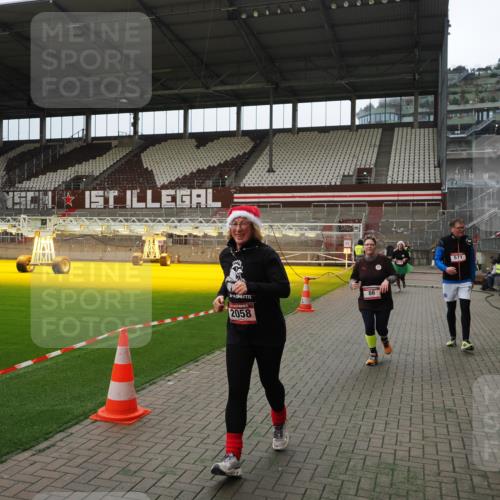 07.12.2025 - St. Pauli X-Mass-Run No. 15 Fabian Wolf http://msf.ph/oto/9397389 07.12.2025 10:44:53 Ziel 86, 2058, 4876 meine-sportfotos.de