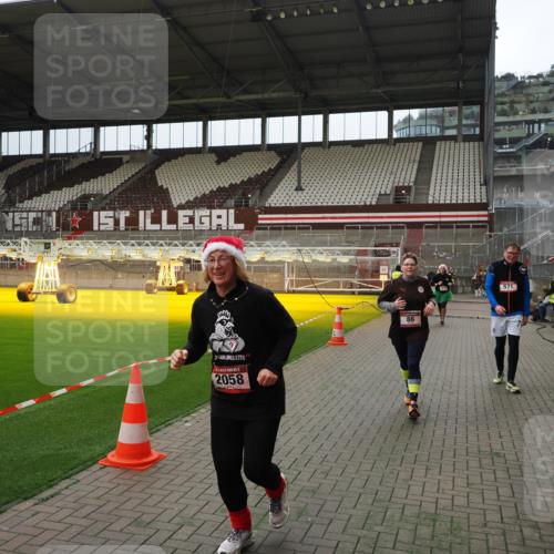 07.12.2025 - St. Pauli X-Mass-Run No. 15 Fabian Wolf http://msf.ph/oto/9397390 07.12.2025 10:44:53 Ziel 86, 2058, 4876 meine-sportfotos.de